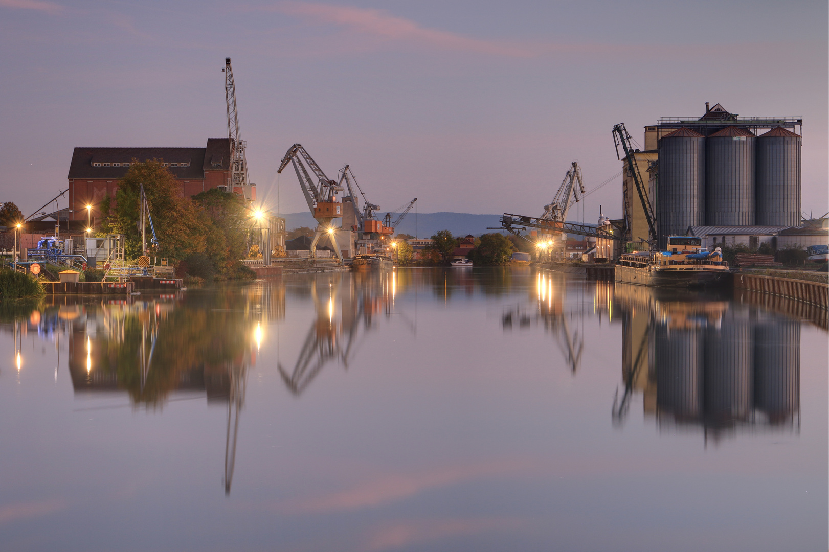 Hafen Hildesheim in der Abenddämmerung