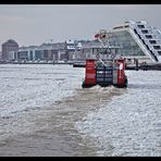 Hafen im Eis - Blick auf Neumühlen