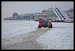 Hafen im Eis - Blick auf Neumühlen