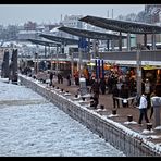 Hafen im Eis -Landungsbrücken