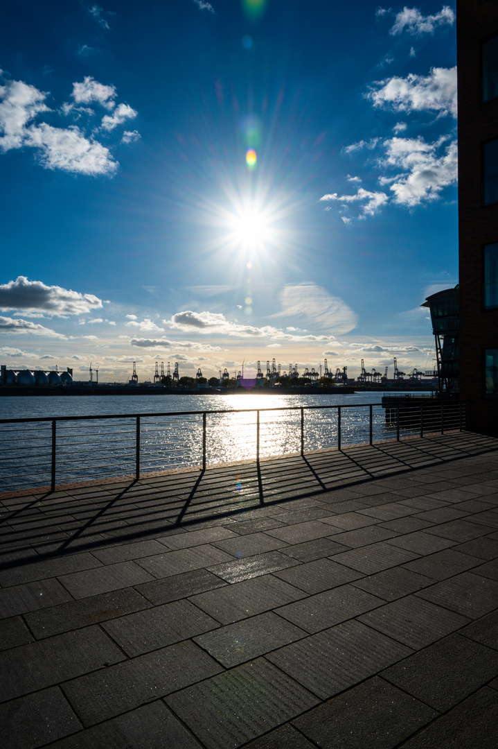 Hafen im Herbslicht