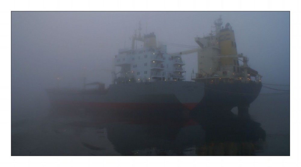 Hafen im Nebel