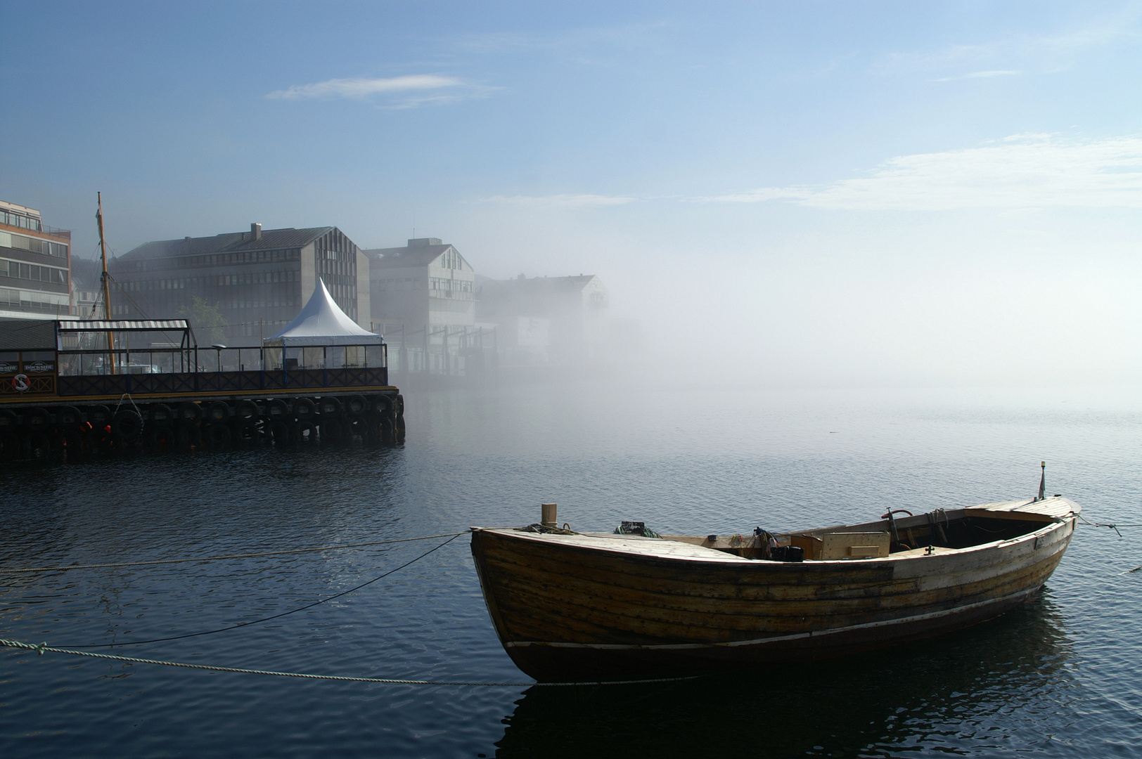 Hafen im Nebel