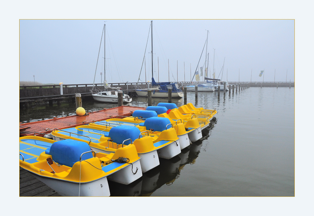 Hafen im Nebel