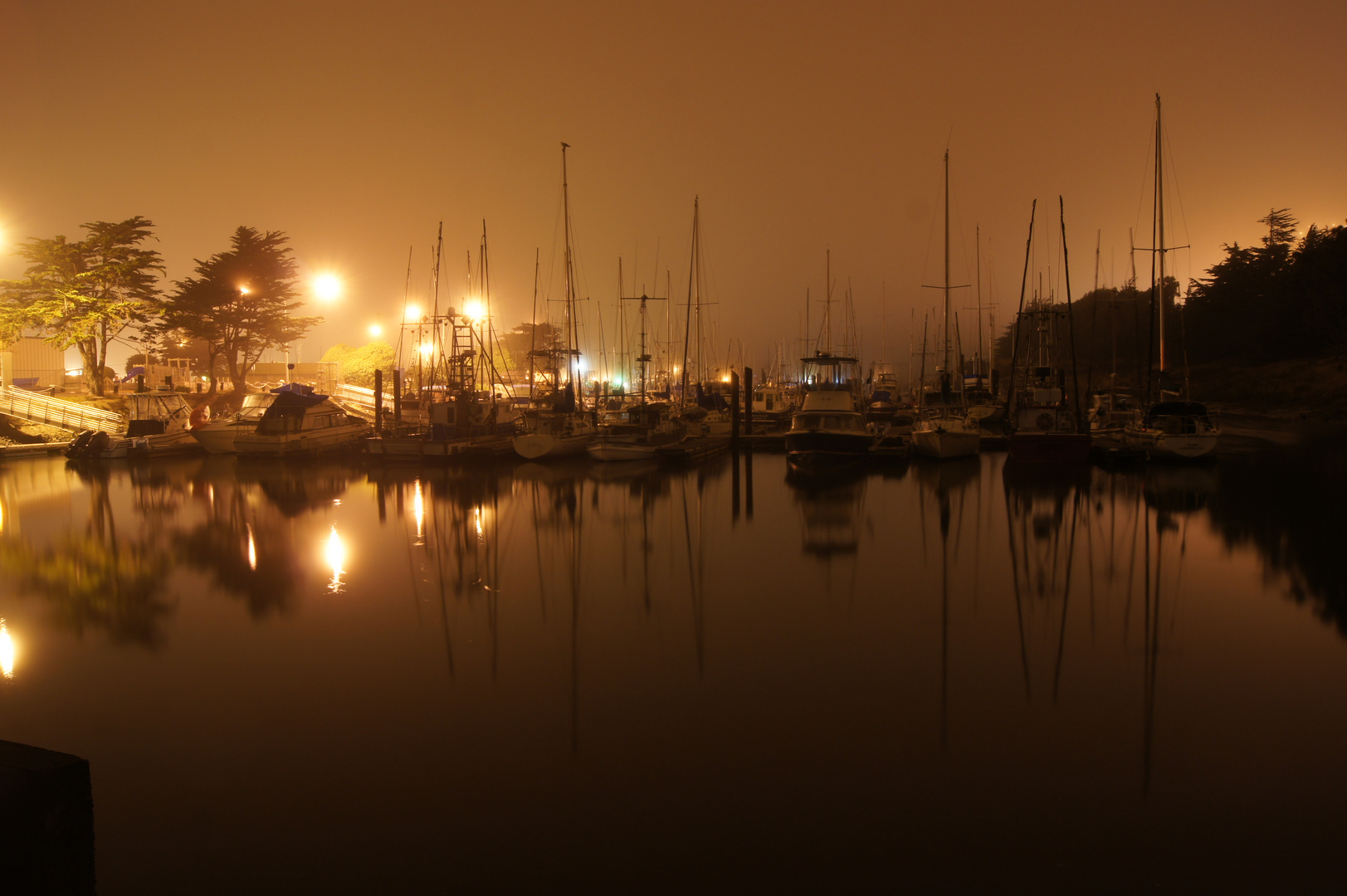 Hafen im Nebel