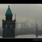 Hafen im Nebel