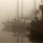 Hafen im Nebel