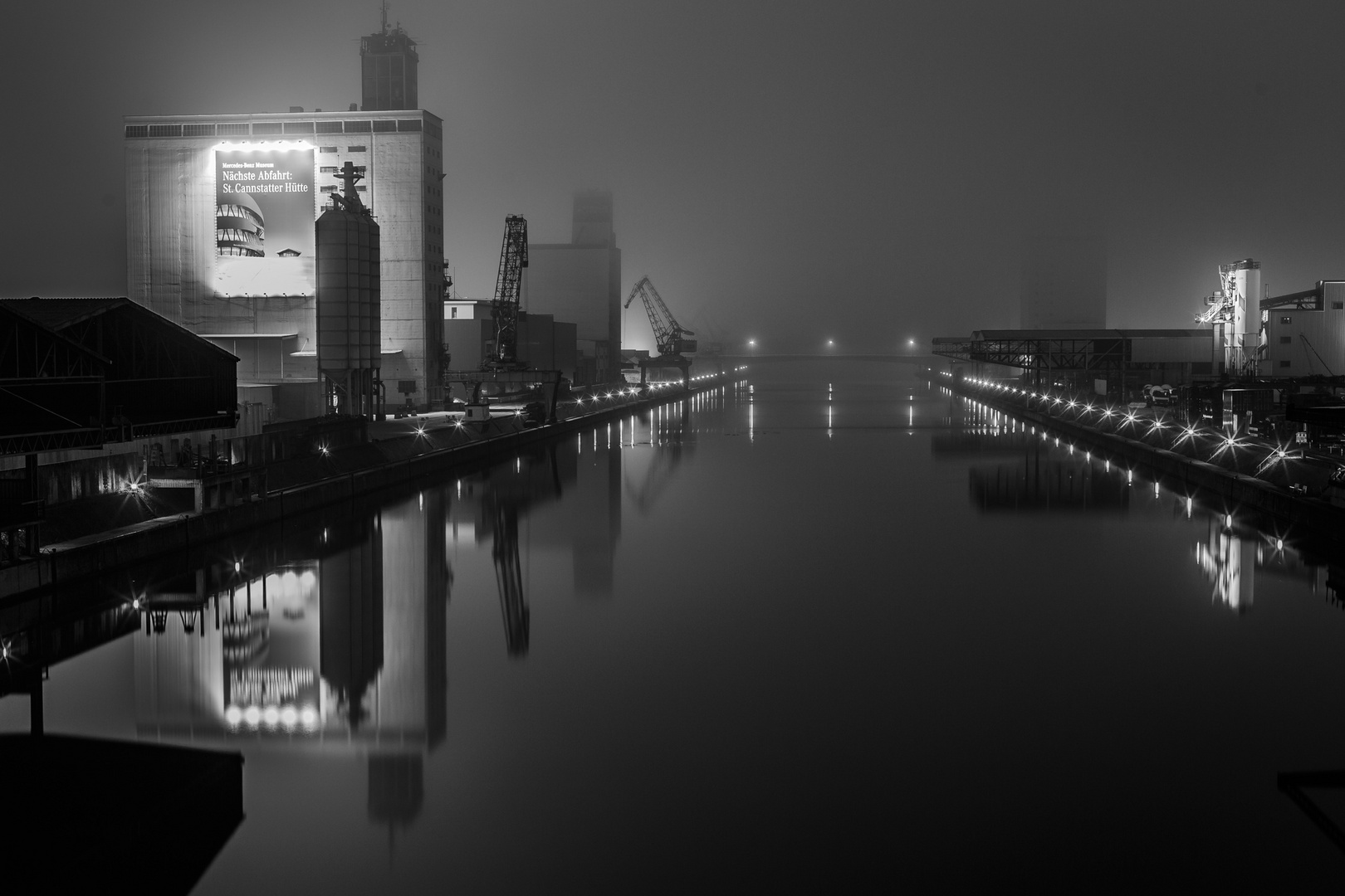 Hafen im Nebel