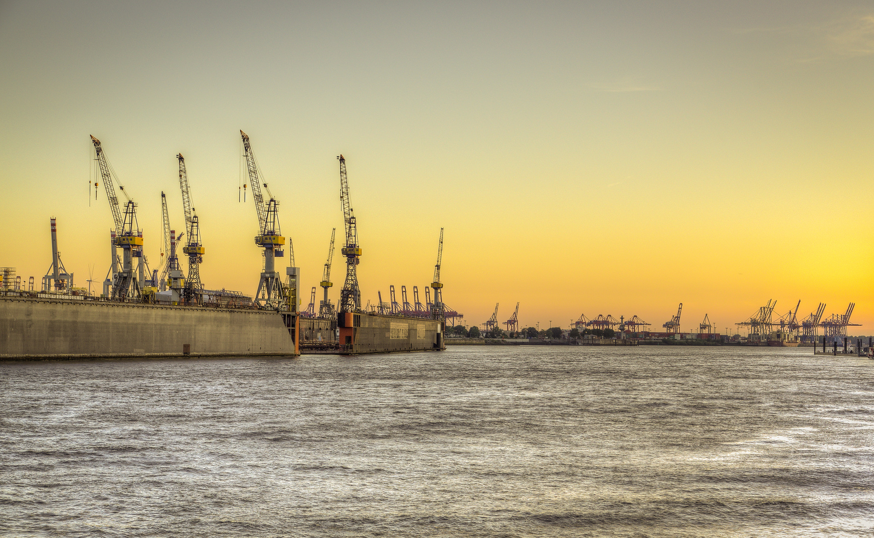 Hafen im Sonnenlicht