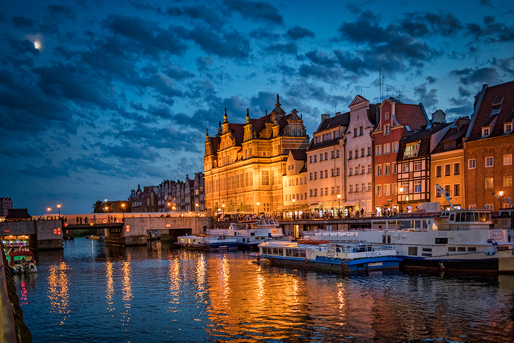 ....... Hafen in Danzig bei Nacht