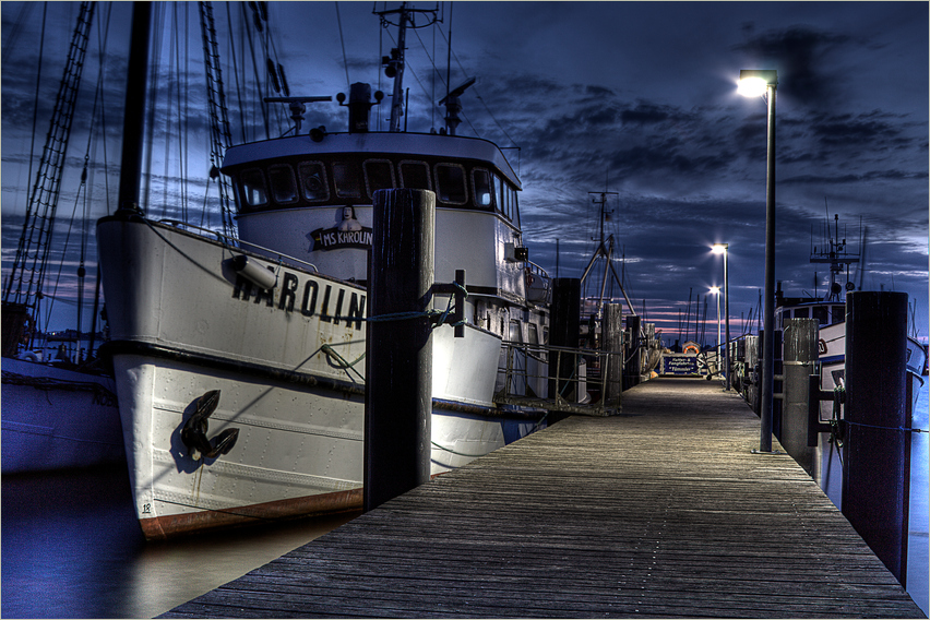 Hafen in der Abenddämmerung