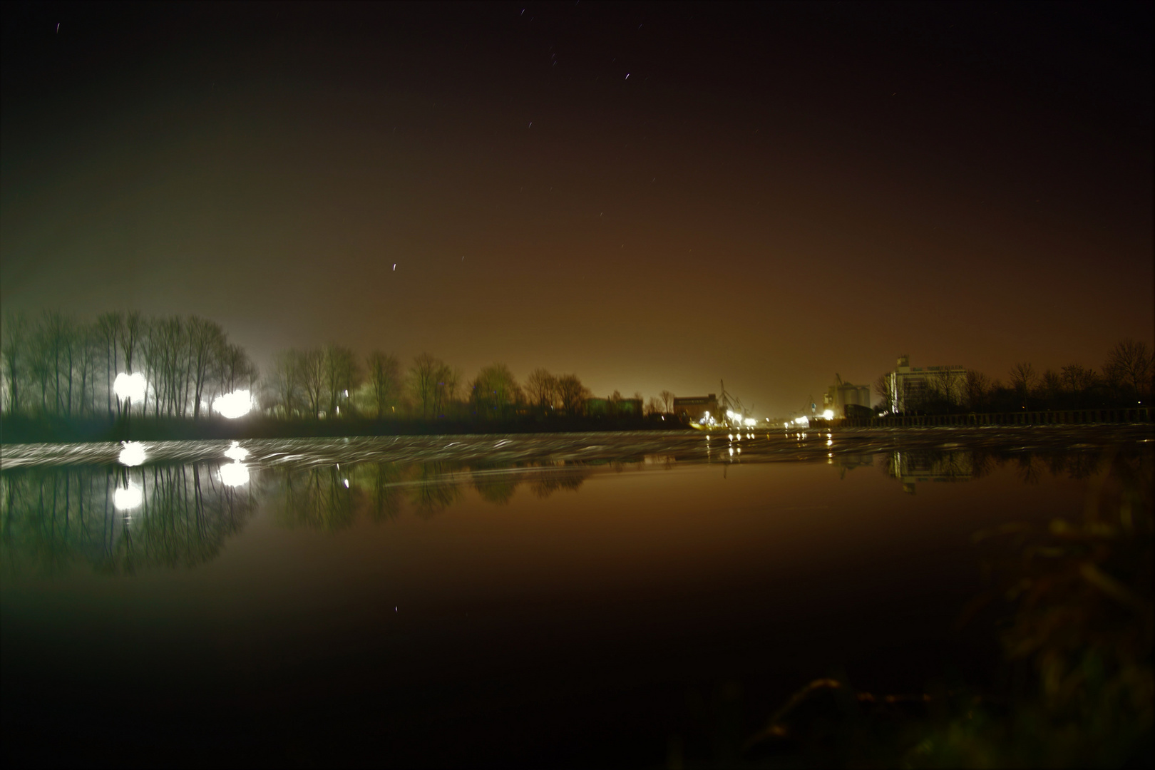 Hafen in Hildesheim bei Dunkelheit.