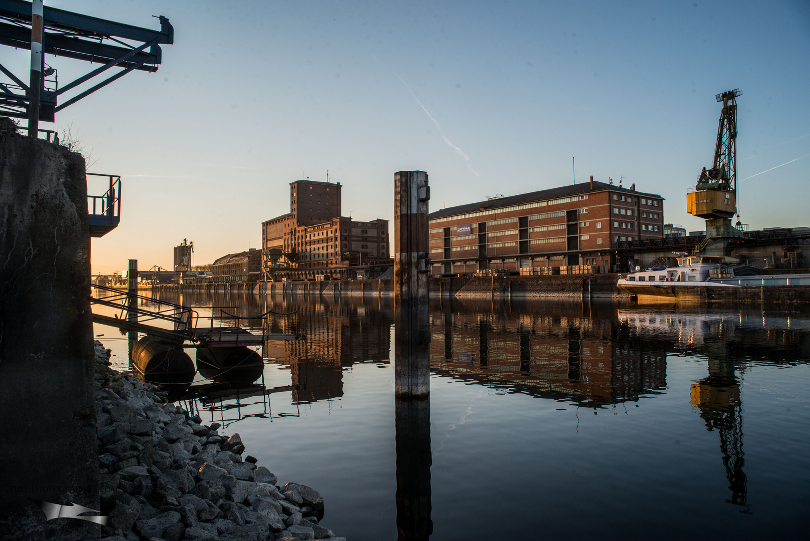 Hafen in Karlsruhe, im Sonnenuntergang