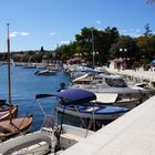 Hafen in Krk mit Uferpromenade