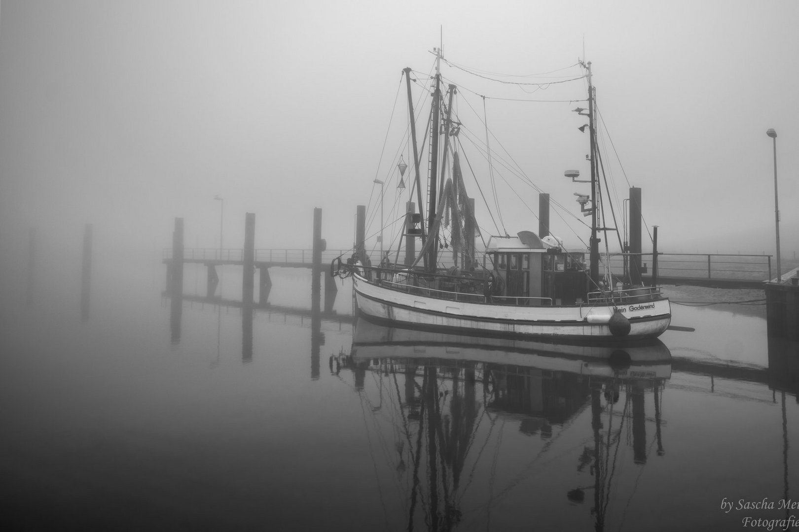 Hafen in Nebel