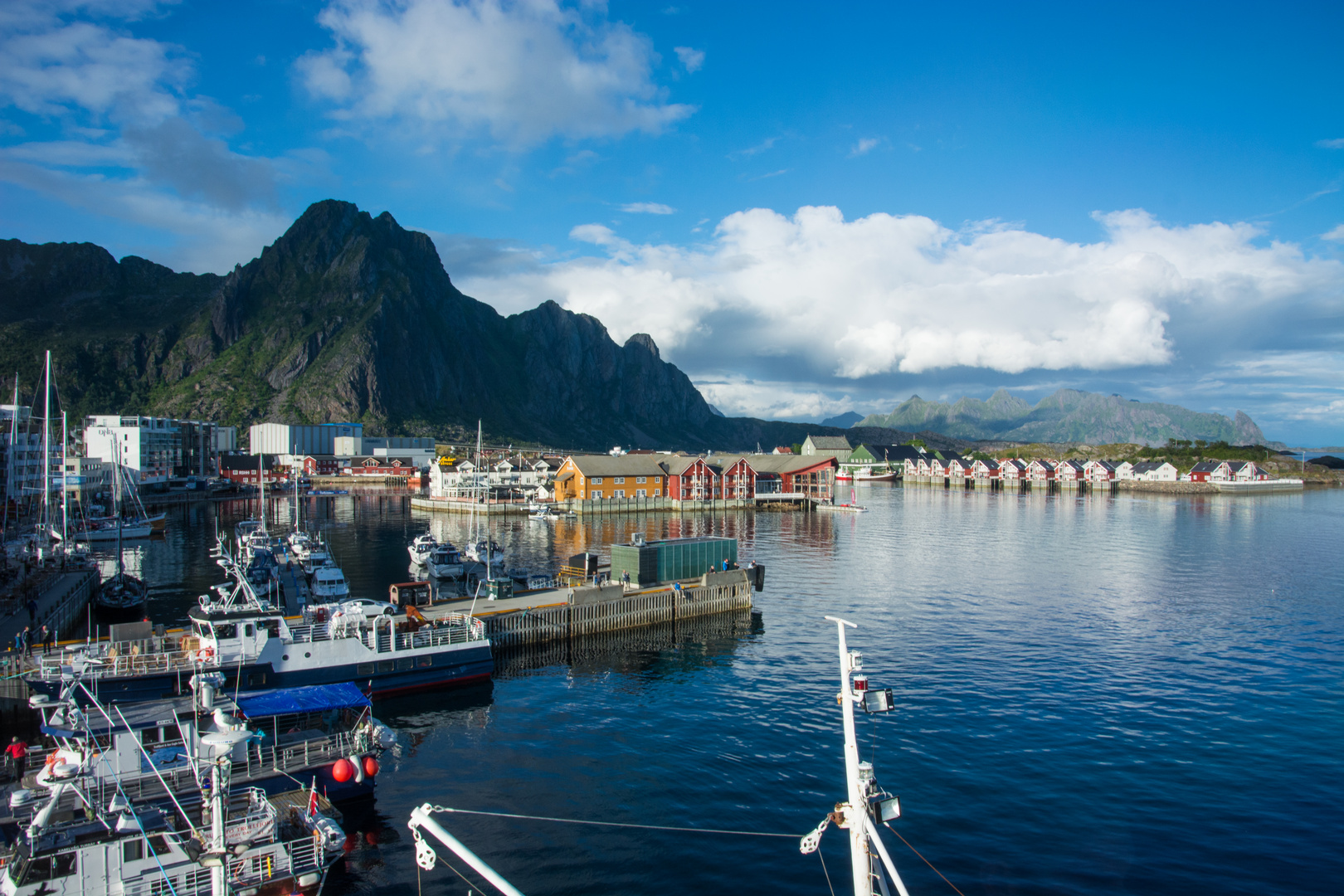 Hafen in Svolvær auf den Lofoten