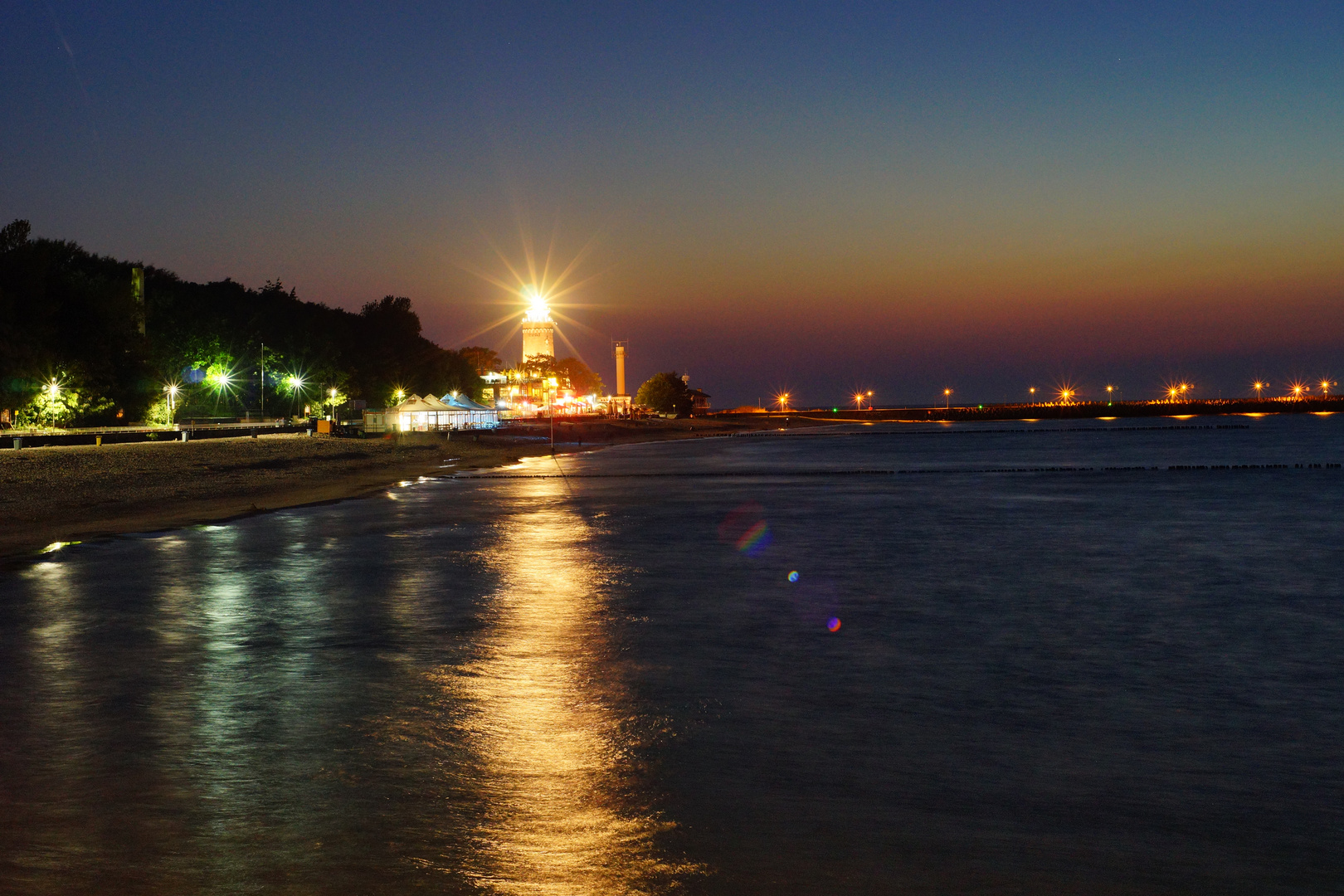 Hafen Kolobrzeg bei Nacht