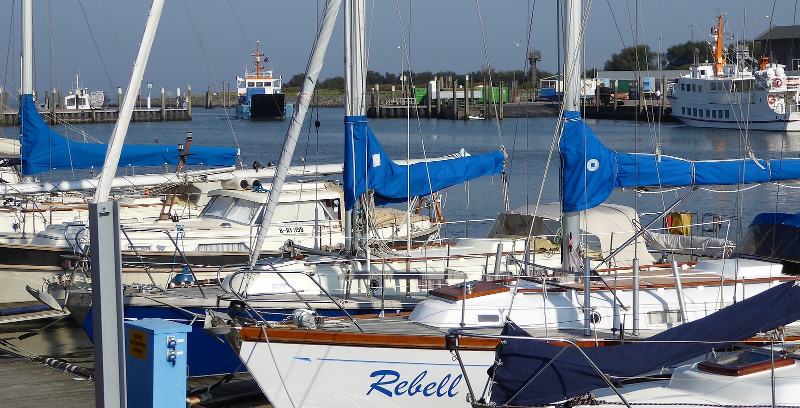 Hafen-Komposition in Blauweiß