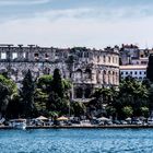 Hafen mit Amphiteater in Pula