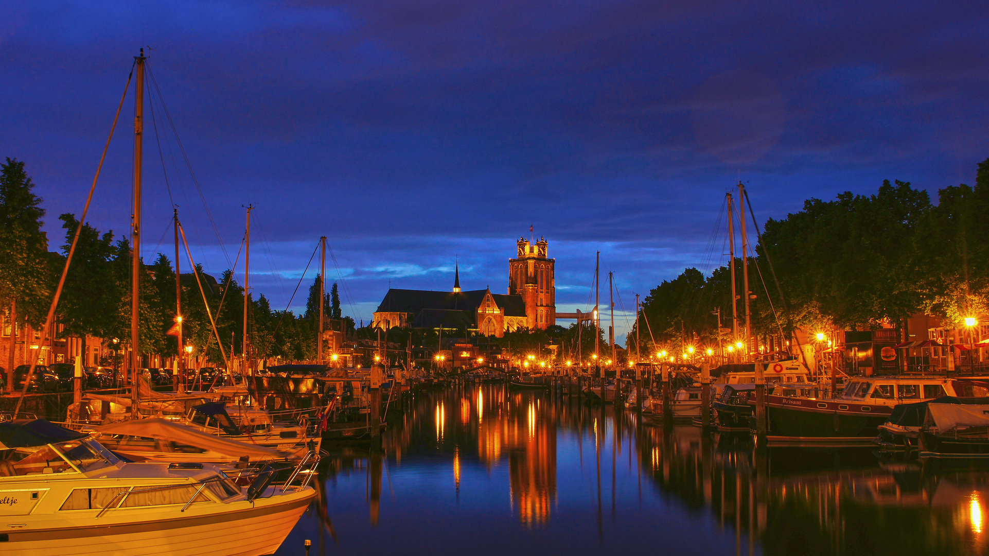 Hafen mit blaue Stunde