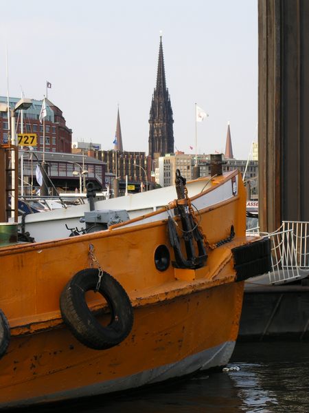 Hafen mit Blick auf Hamburg Innenstadt