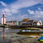 Hafen mit Leuchtturm, Léchiagat, Bretagne, France