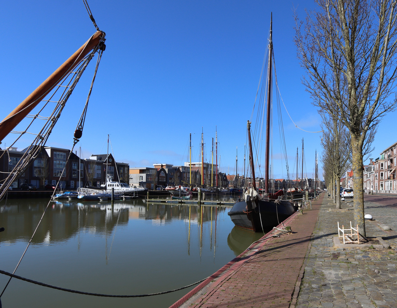 Hafen mit Spiegelung