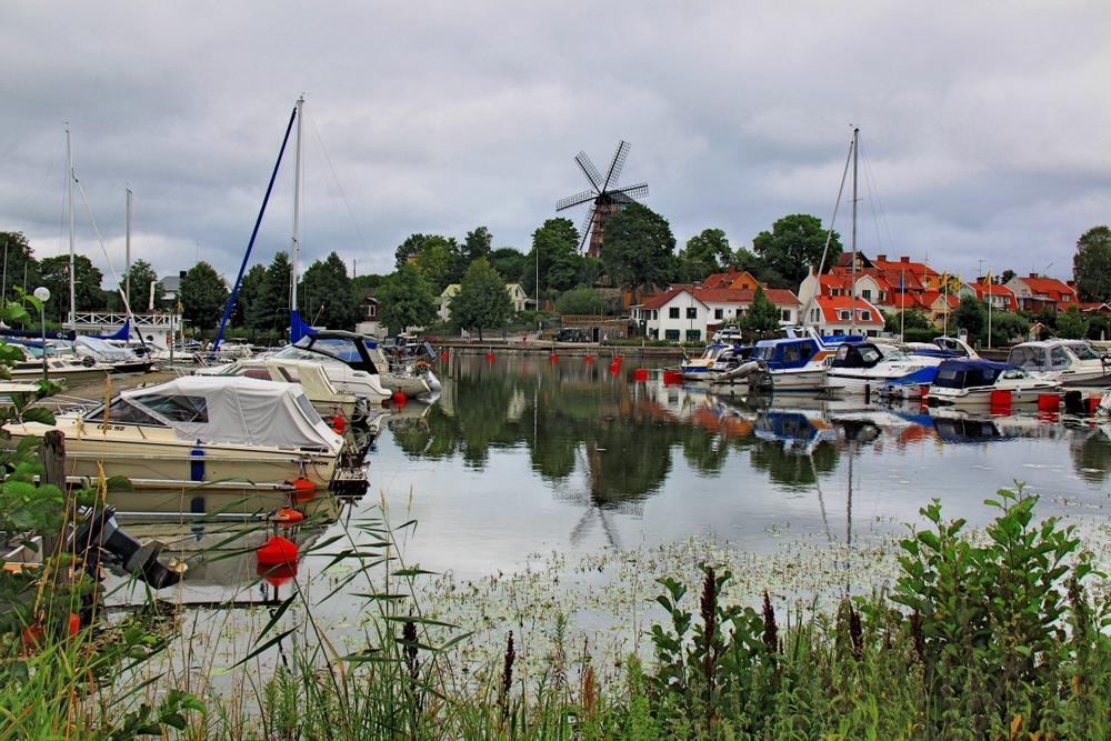 Hafen mit Windmühle