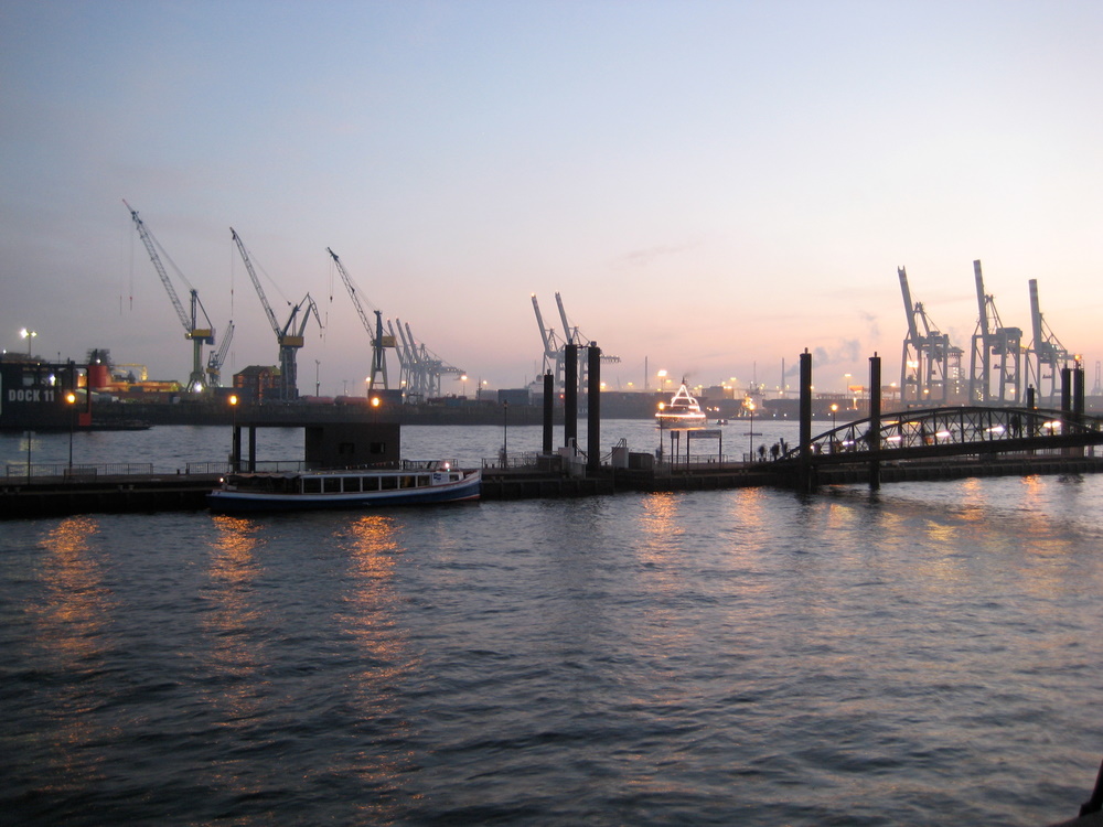 Hafen nach Sonnenuntergang