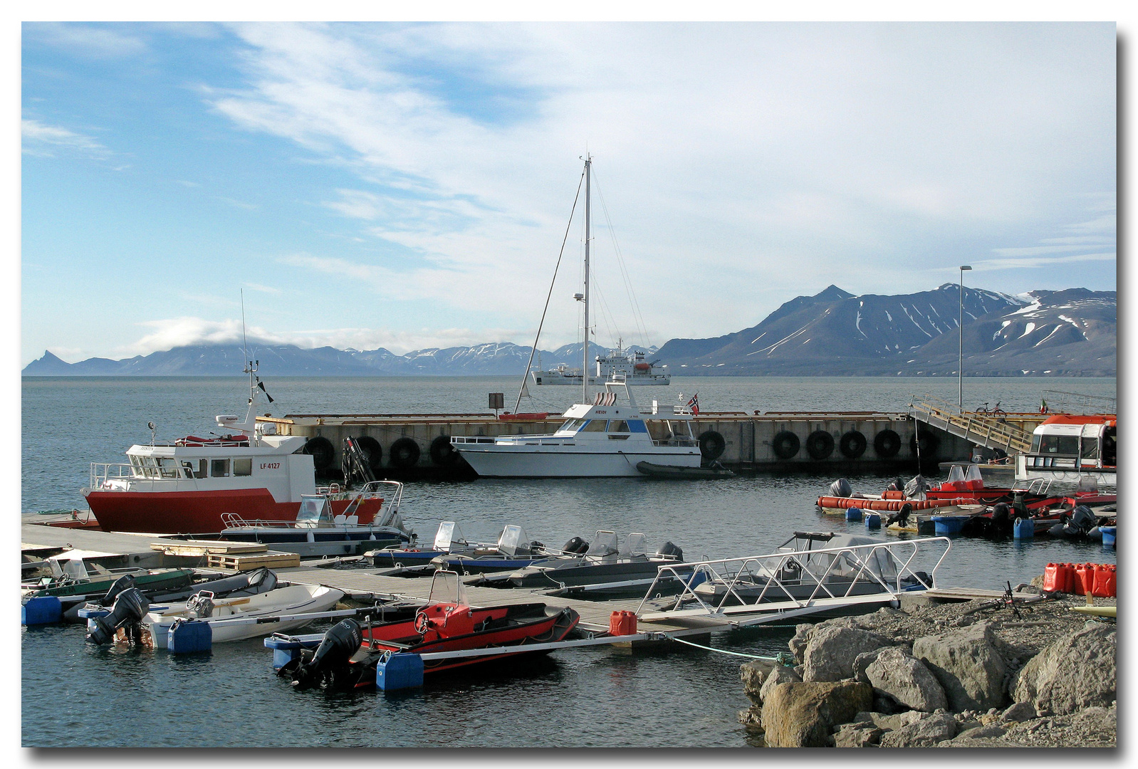 HAFEN NY ALESUND