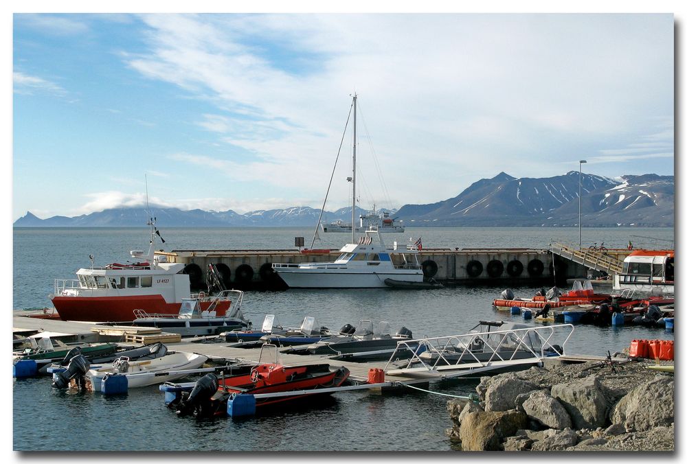 HAFEN NY ALESUND