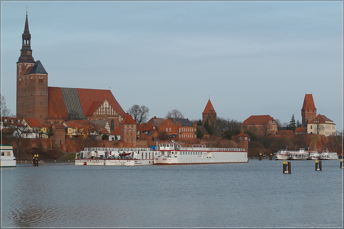 Hafen und Skyline von Tangermünde an der Elbe