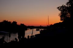 Hafen von Ammoudia in Abendstimmung