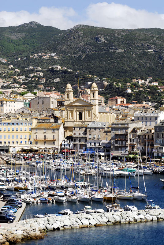 Hafen von Bastia mit Kathedrale