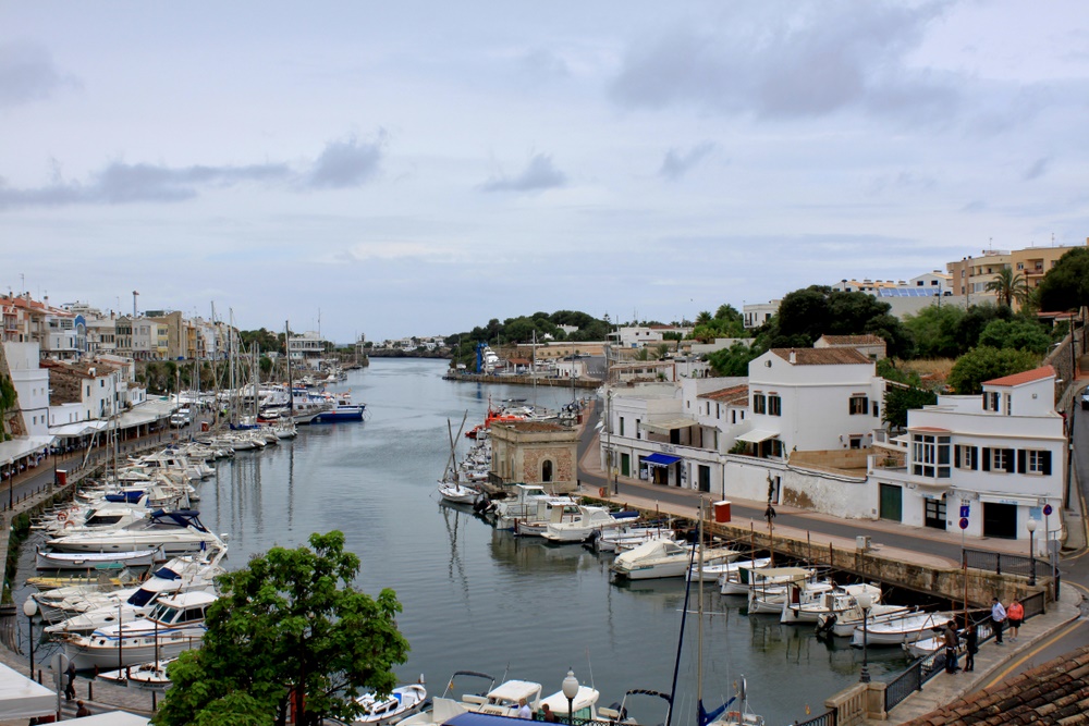 Hafen von Ciutadella bei Regen