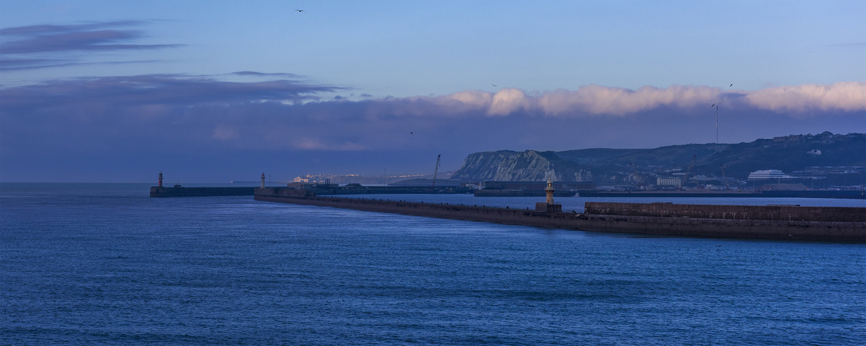 Hafen von Dover am Morgen