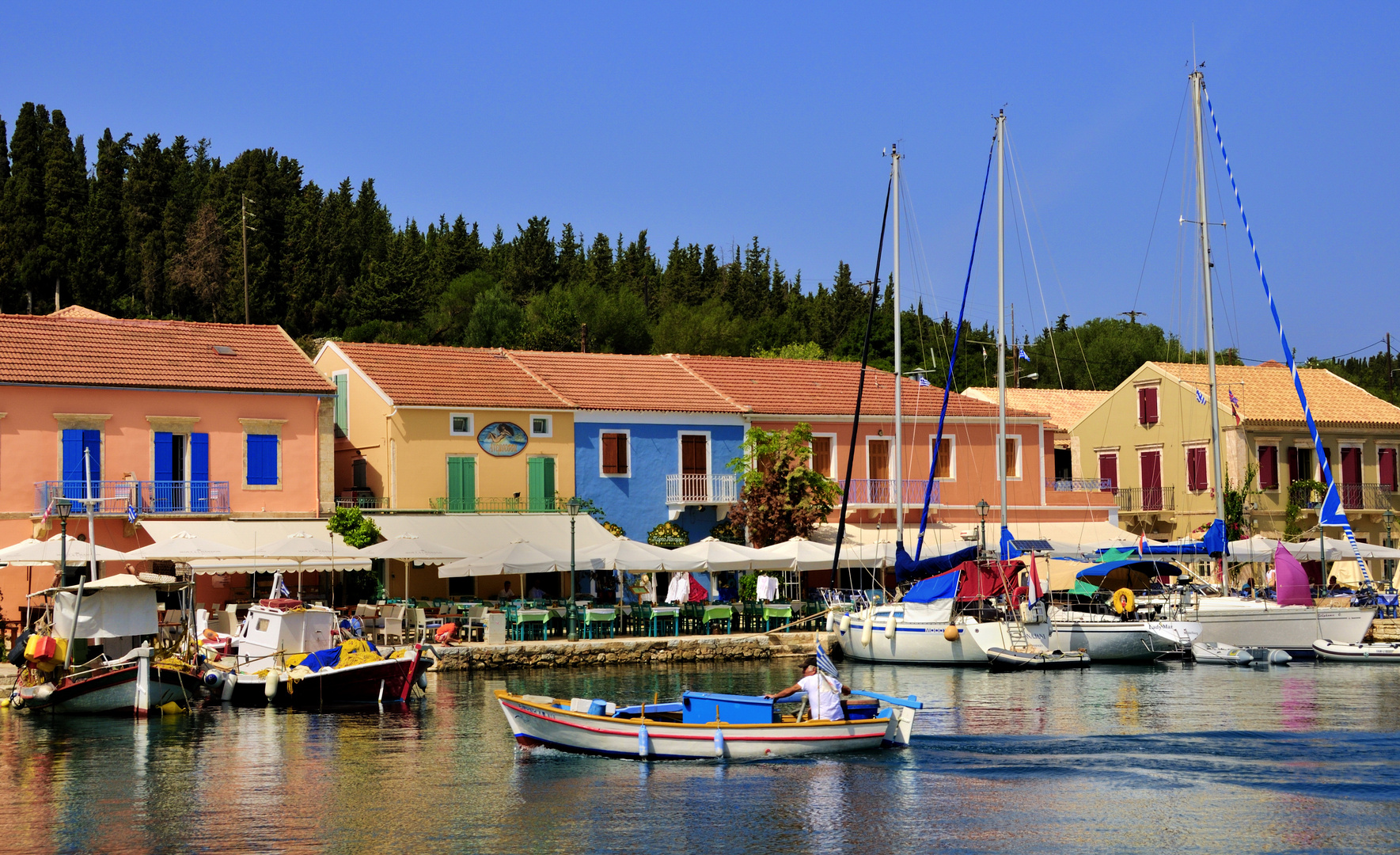 Hafen von Fiskardo auf Kefalonia