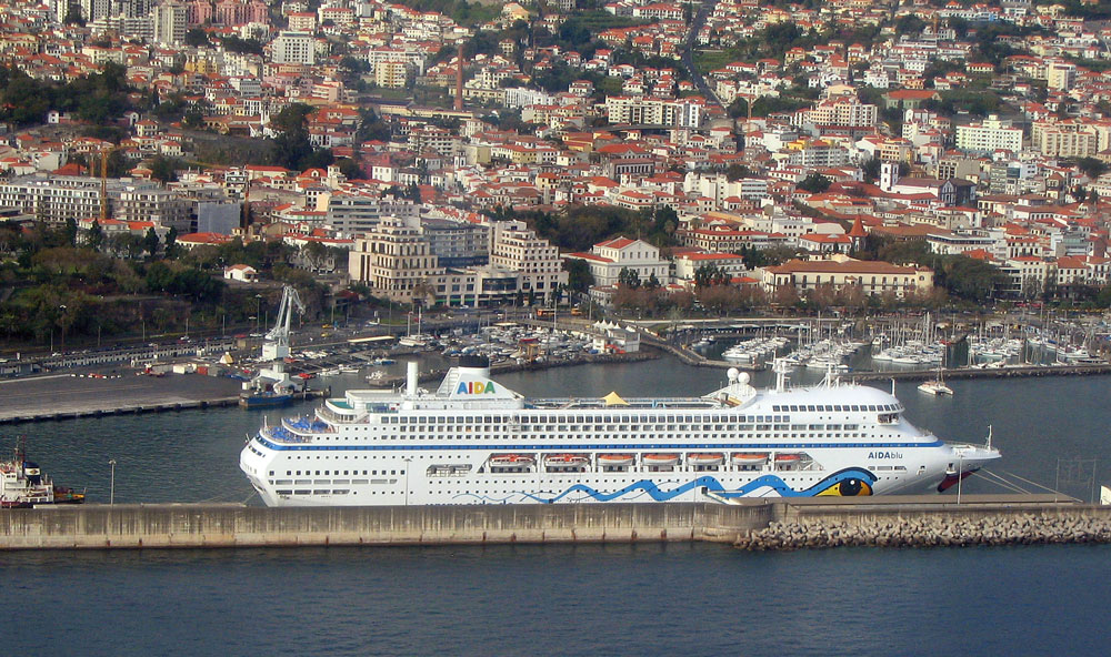 Hafen von Funchal mit AIDAblu