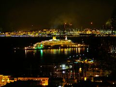 Hafen von Gibraltar bei Nacht