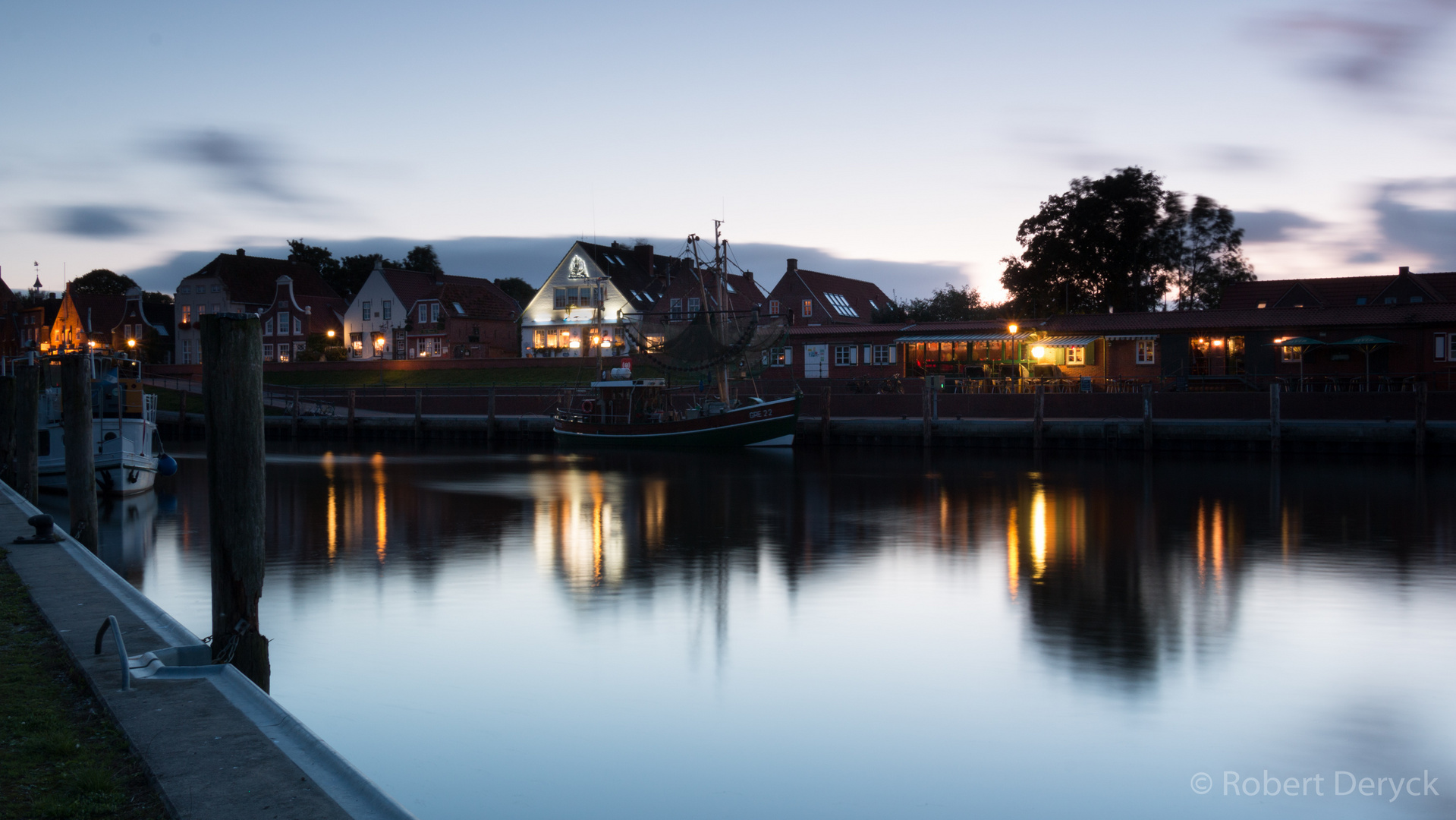 Hafen von Greetsiel bei Nacht