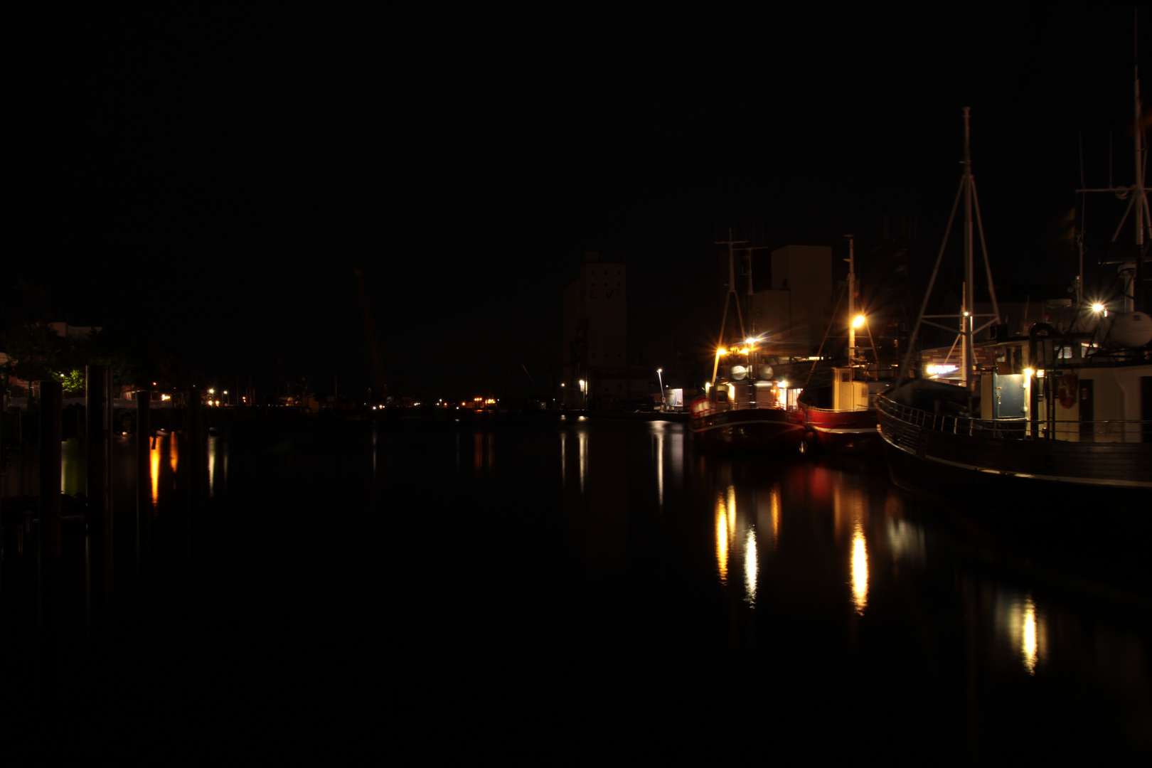 Hafen von Heiligen Hafen in der Nacht