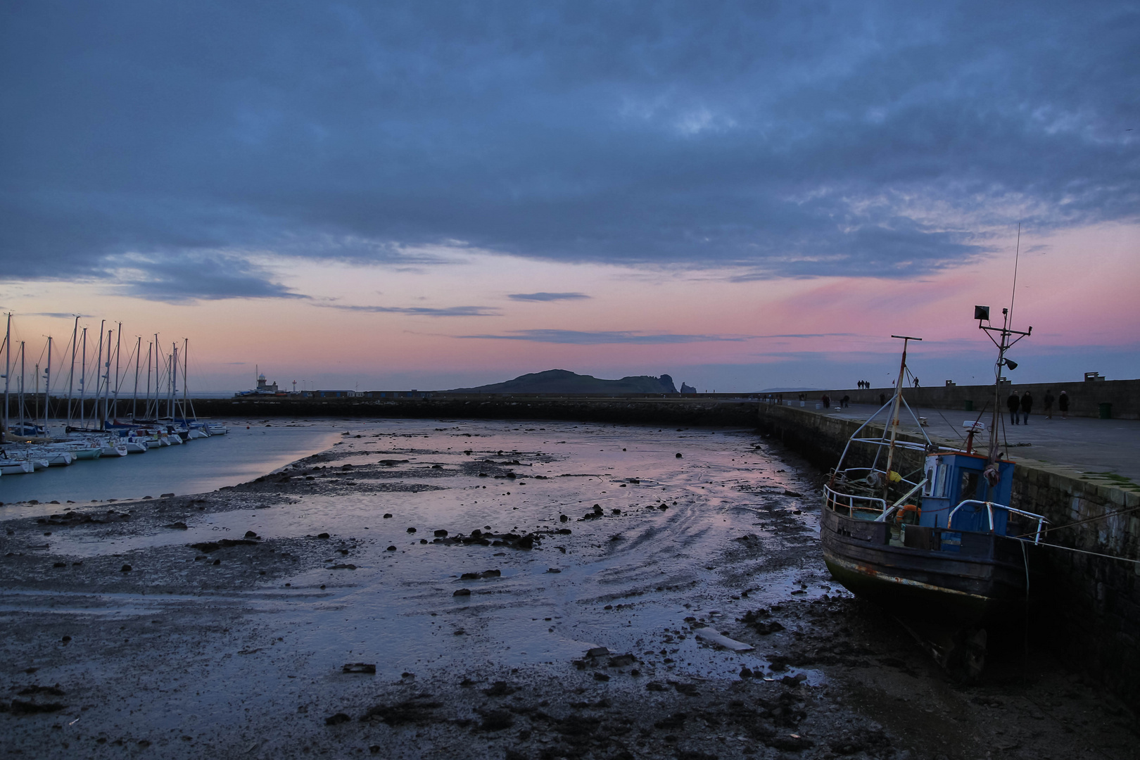 Hafen von Howth abends bei Ebbe