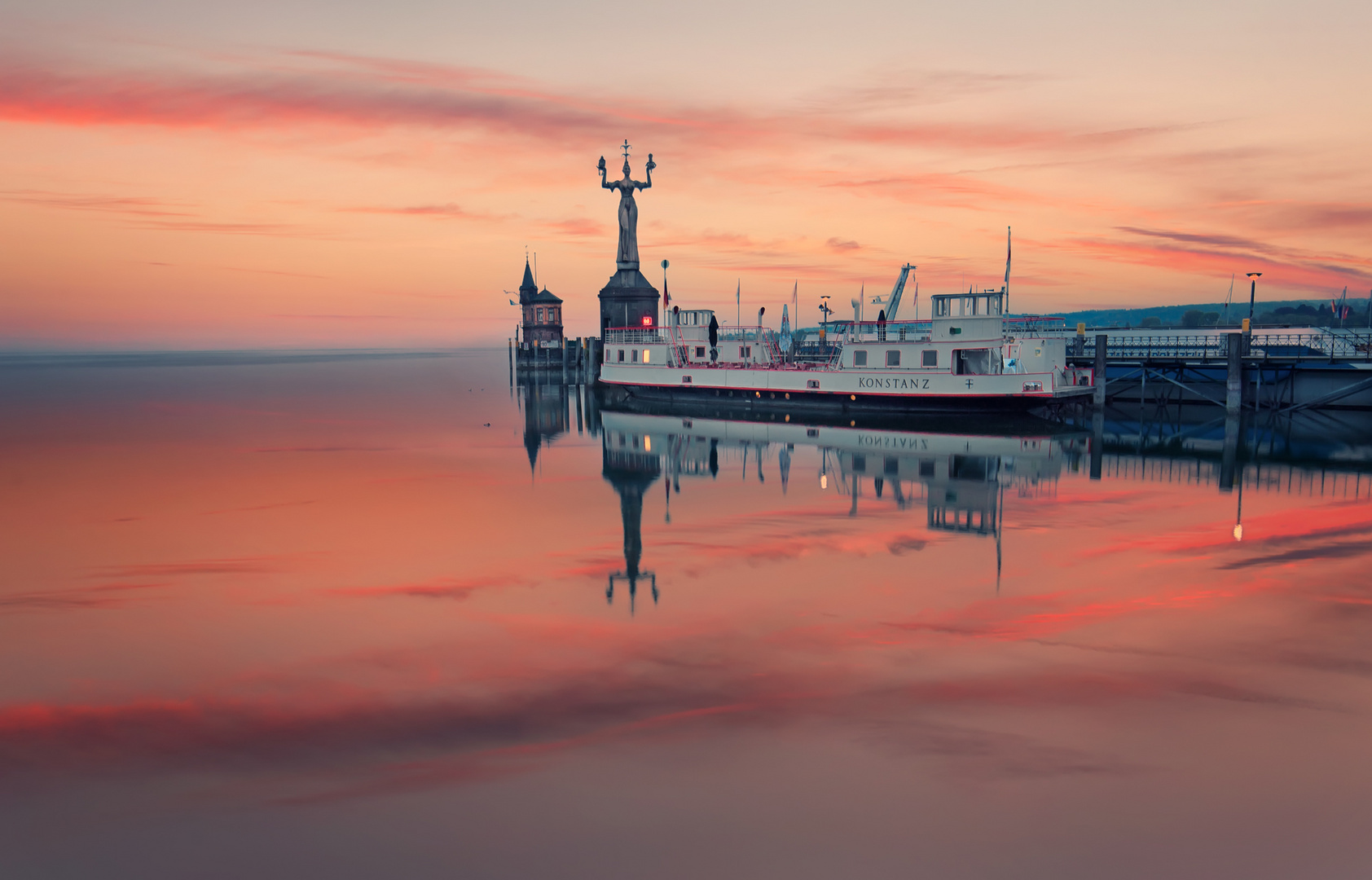 Hafen von Konstanz im Sonnenaufgang