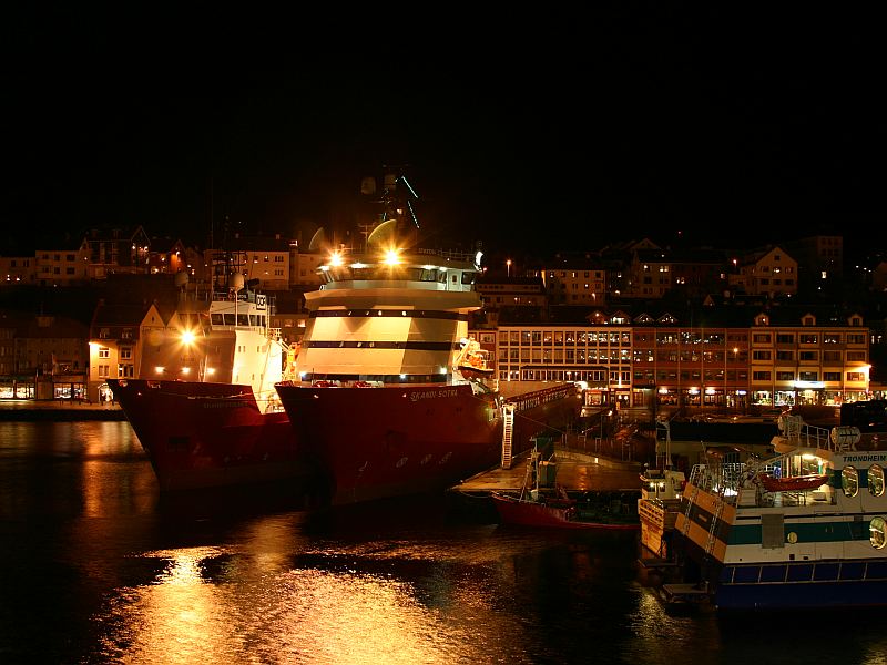 Hafen von Kristiansund Norwegen Dezember 2005