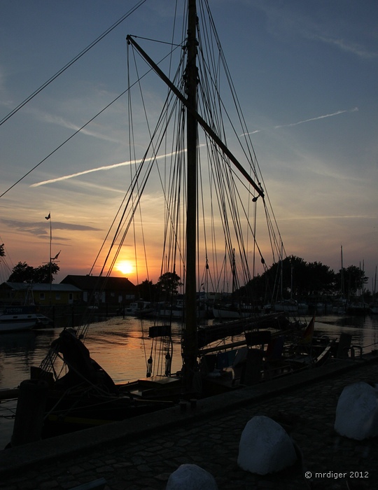 Hafen von Orth bei Sonnenuntergang