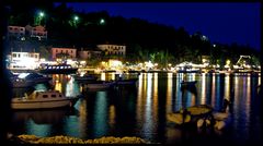 Hafen von Rabac bei Nacht