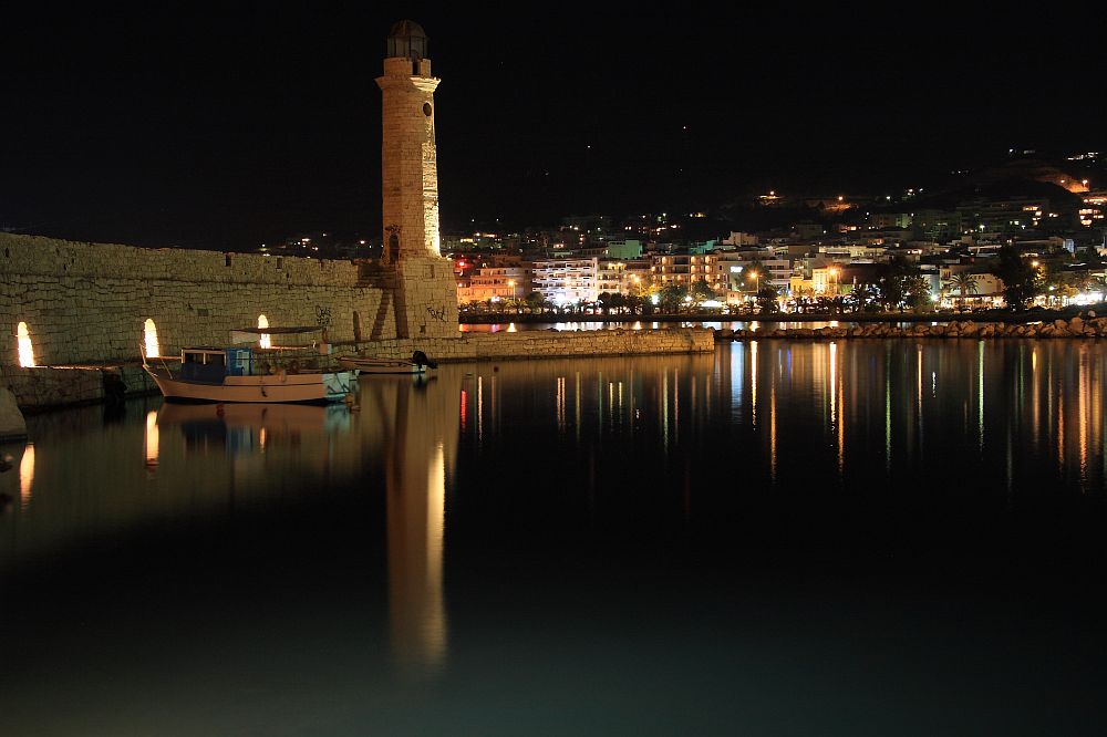 Hafen von Rethymnon bei Nacht.