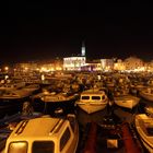 Hafen von Rovinj bei Nacht