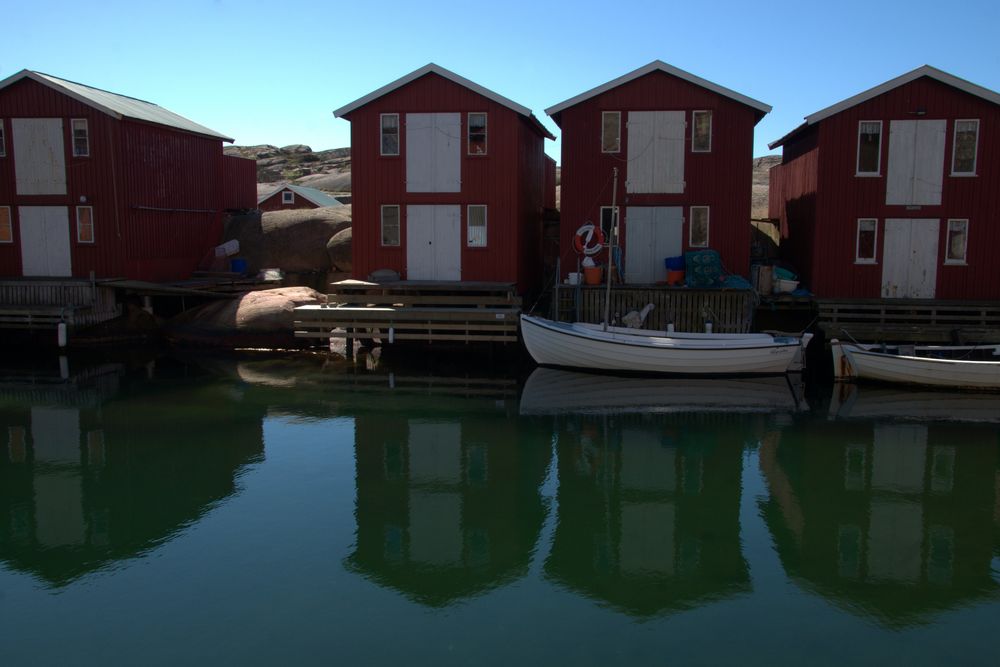 Hafen von Smögen im Mai von haehnchen10 