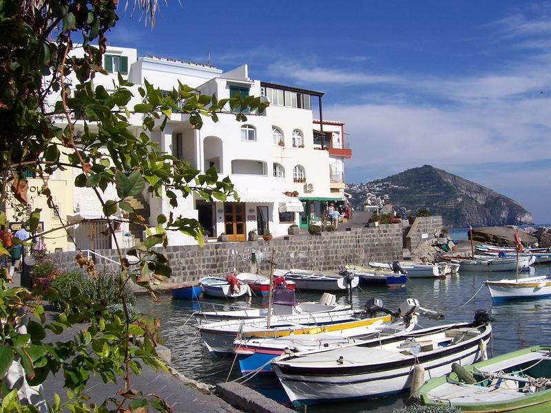 Hafen von St. Angelo auf Ischia